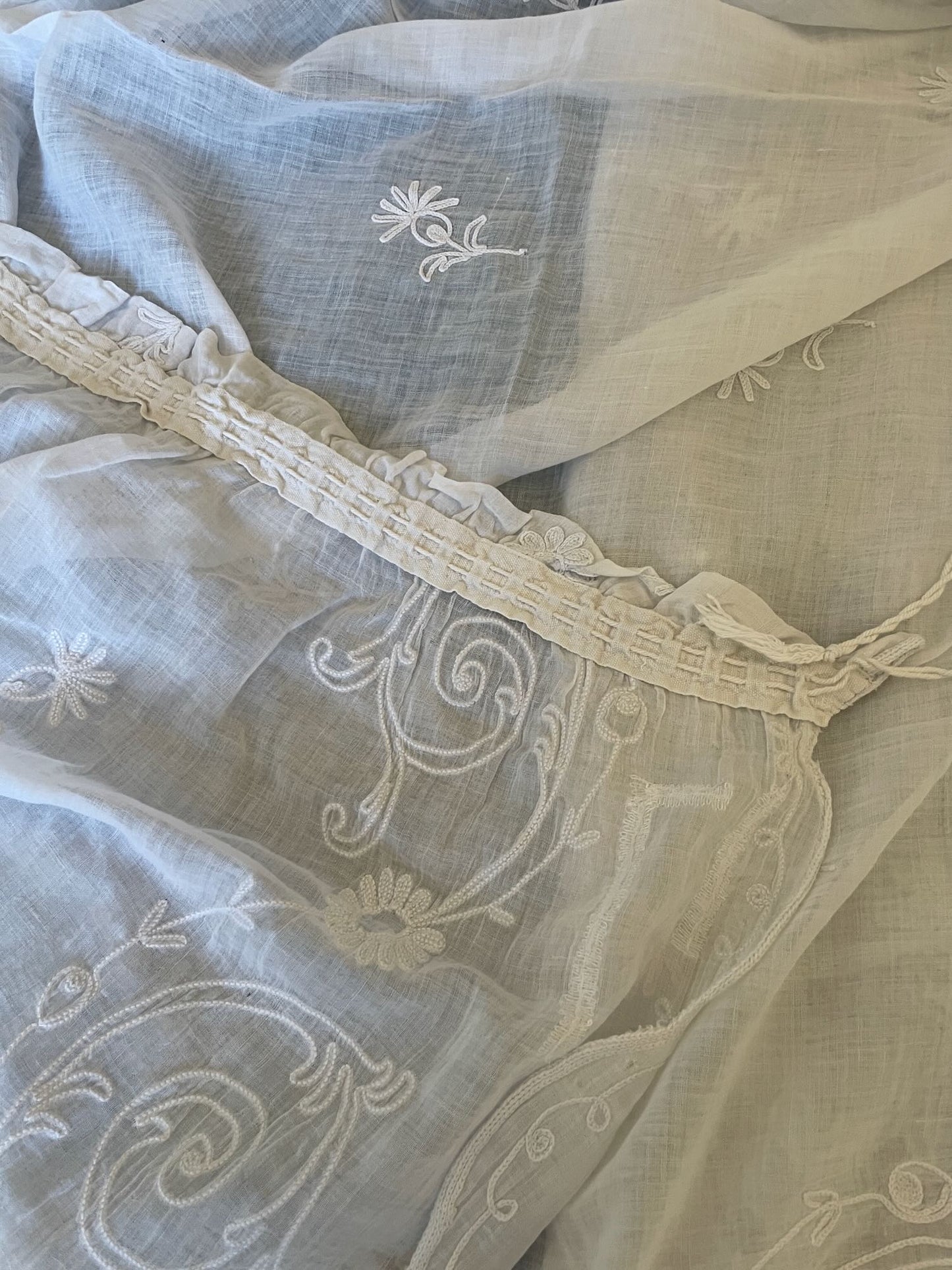 
                  
                    pretty embroidered rideau de cornelys crewel work sheer curtain antique french window treatment 
                  
                