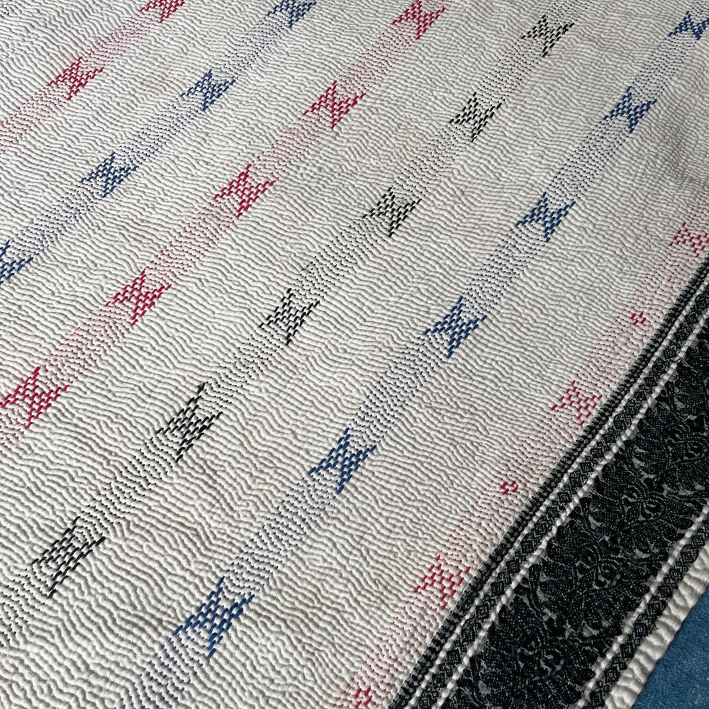 
                  
                    white red blue embroidered kantha quilt bedspread cotton comforter sofa throw washable
                  
                