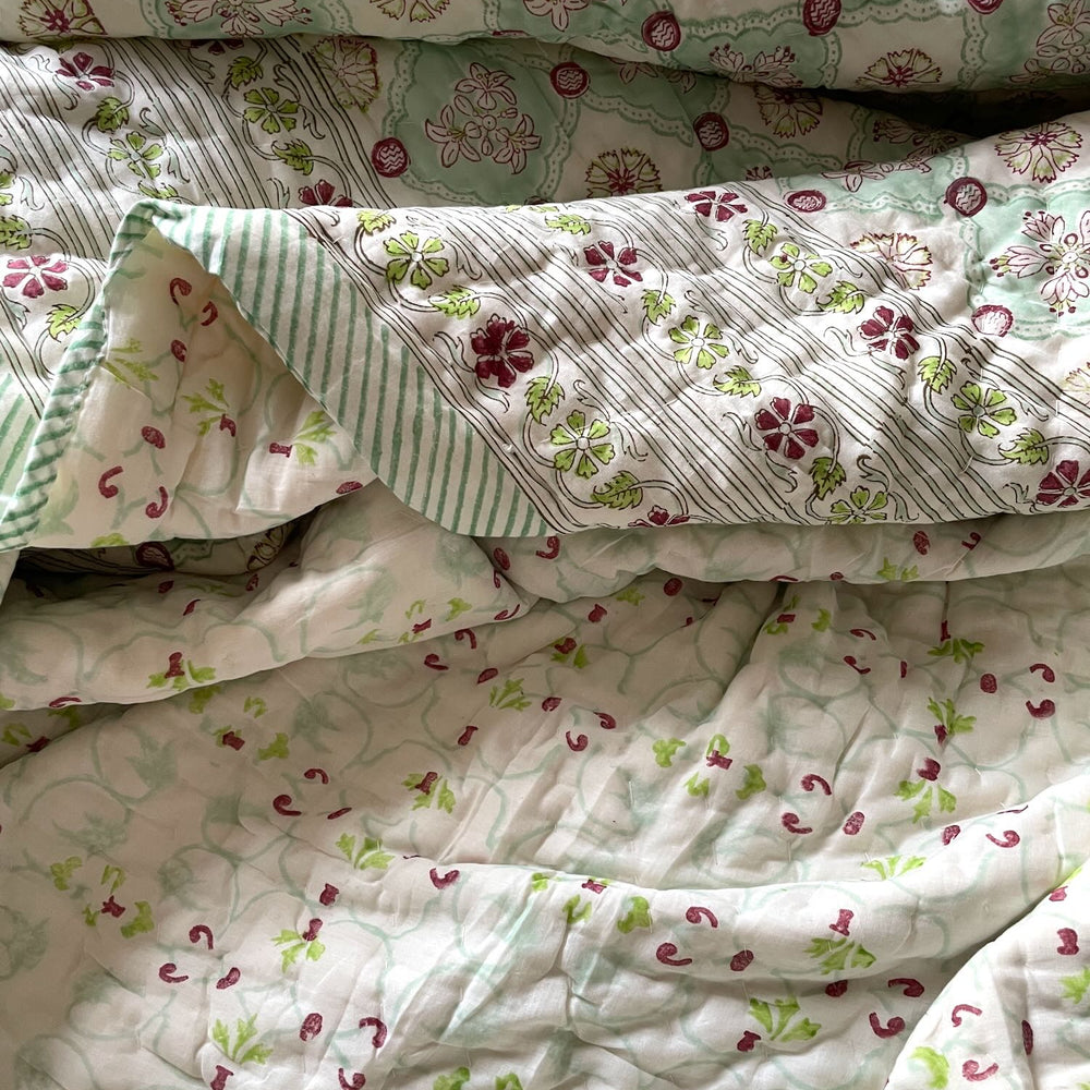 
                  
                    sea green quilt apple floral patterned blockprint bedspread pique large double king handmade
                  
                