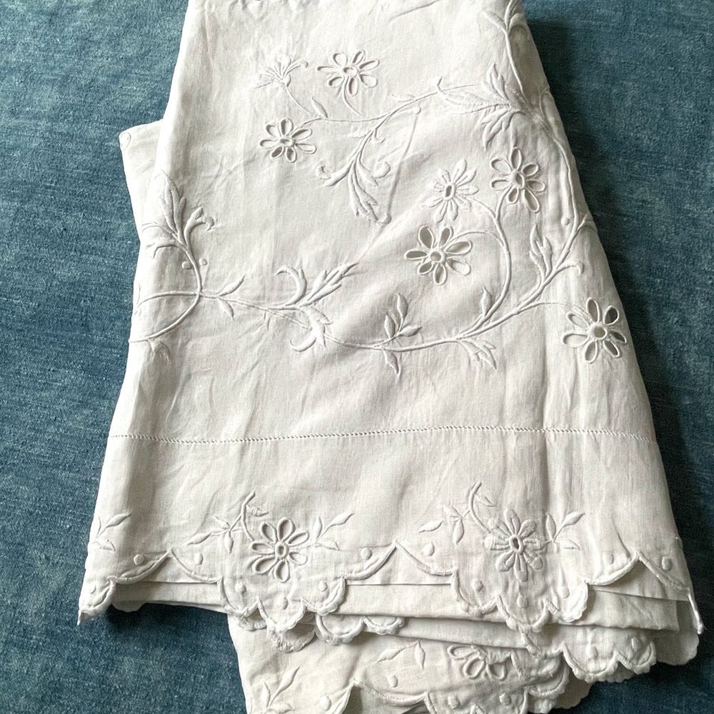 antique linen sheet bed single double scalloped edge monogrammed VD white large curtain 