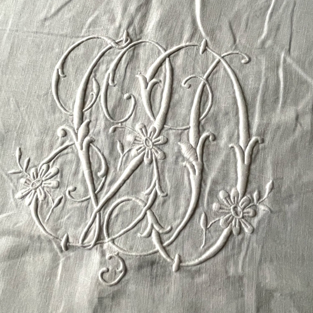 antique linen sheet bed single double scalloped edge monogrammed VD white large curtain 