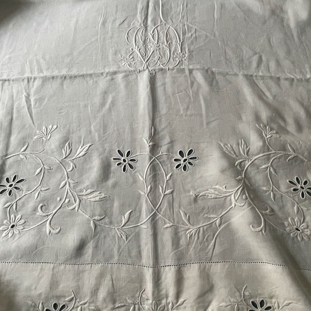 
                  
                    antique linen sheet bed single double scalloped edge monogrammed VD white large curtain 
                  
                