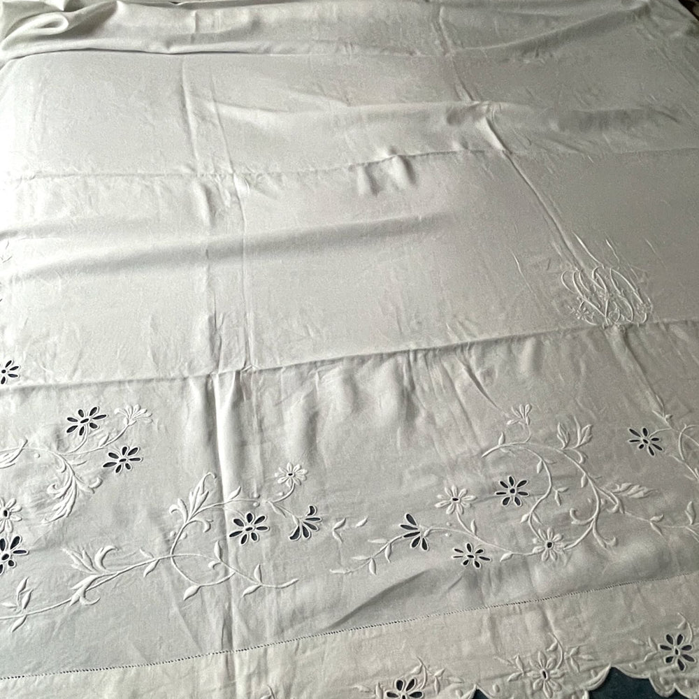 
                  
                    antique linen sheet bed single double scalloped edge monogrammed VD white large curtain 
                  
                