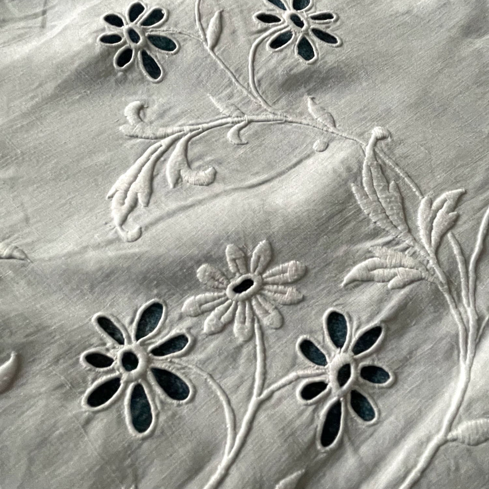 
                  
                    antique linen sheet bed single double scalloped edge monogrammed VD white large curtain 
                  
                