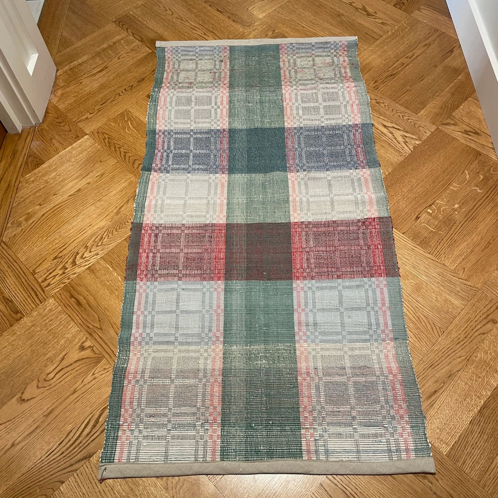 green red rips rug floor runner mat carpet washable rustic vintage reversible kitchen hall 