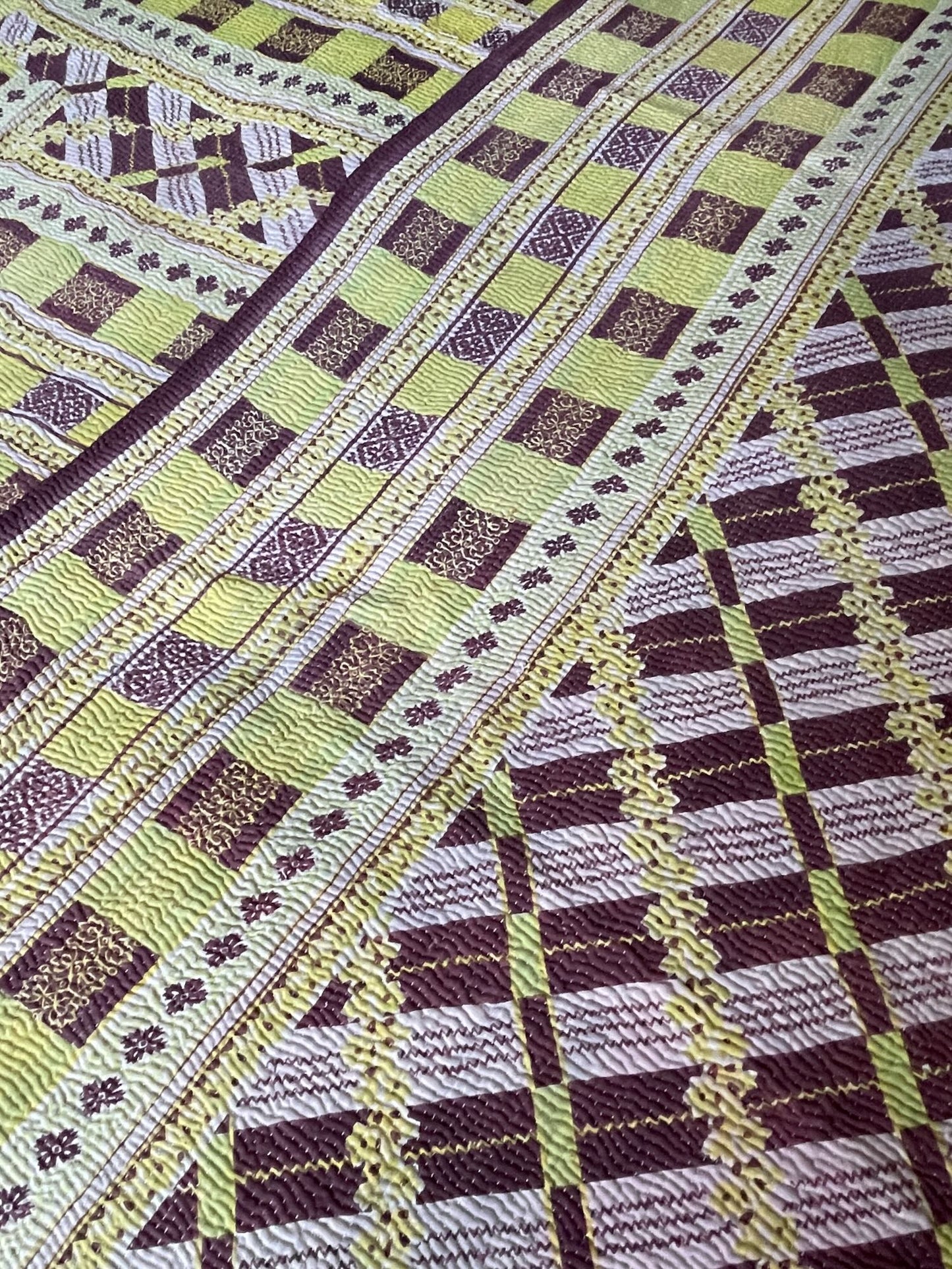 
                  
                    pink black yellow single kantha quilt bedspread cotton comforter cotton washable sofa throw
                  
                