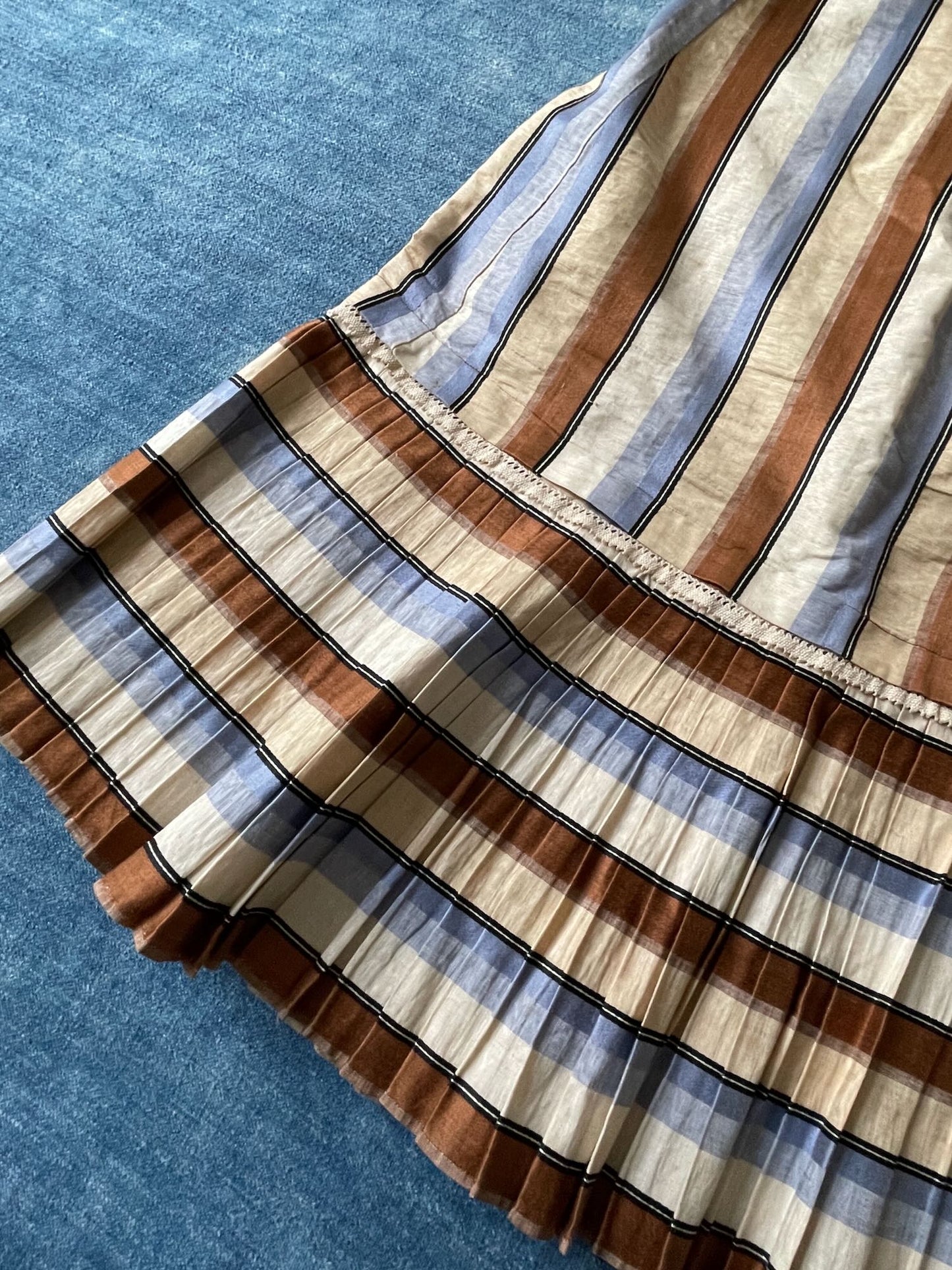 
                  
                    blue cream brown striped skirt extra small jupon french antique historical costume cosplay
                  
                
