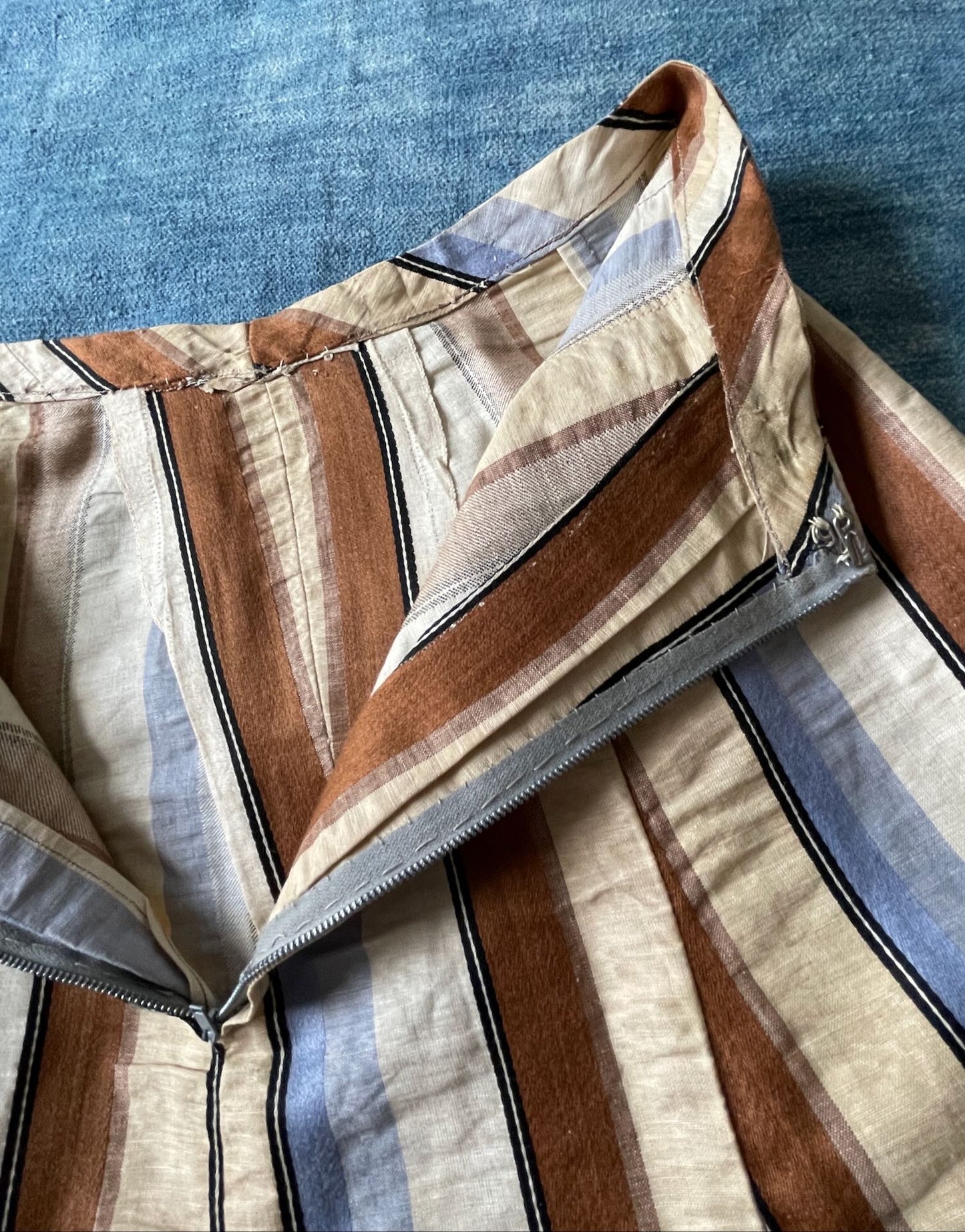 
                  
                    blue cream brown striped skirt extra small jupon french antique historical costume cosplay
                  
                