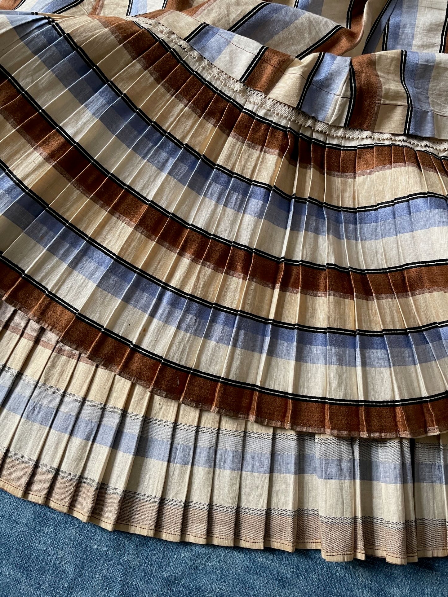 
                  
                    blue cream brown striped skirt extra small jupon french antique historical costume cosplay
                  
                