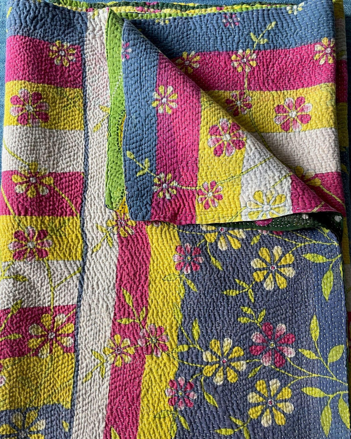 
                  
                    grey yellow pink daisy patterned kantha quilt cotton bedspread large sofa throw handmade washable
                  
                