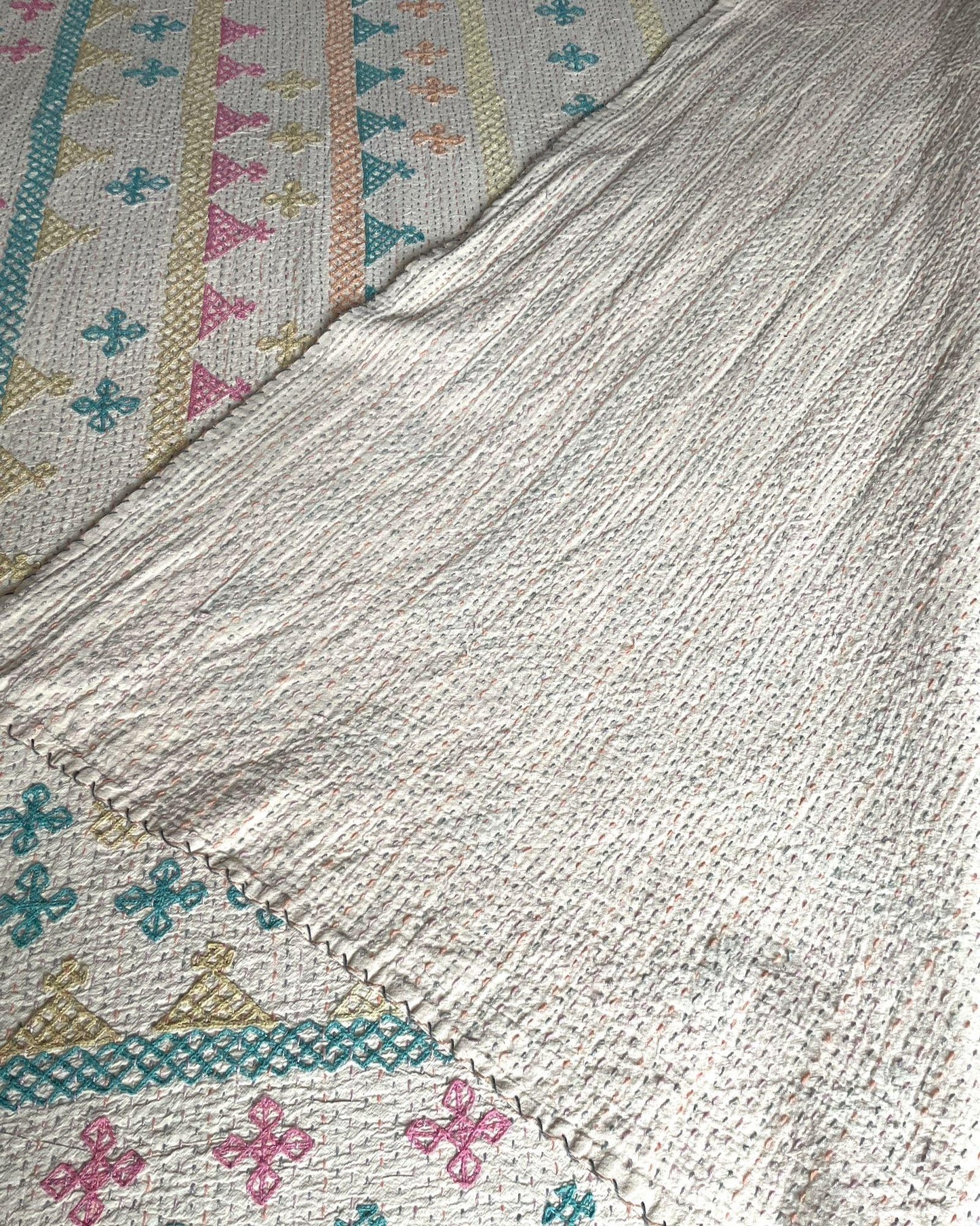 
                  
                    single quilt pastel cotton comforter embroidered bedspread cream pink blue bedcover washable cotton
                  
                